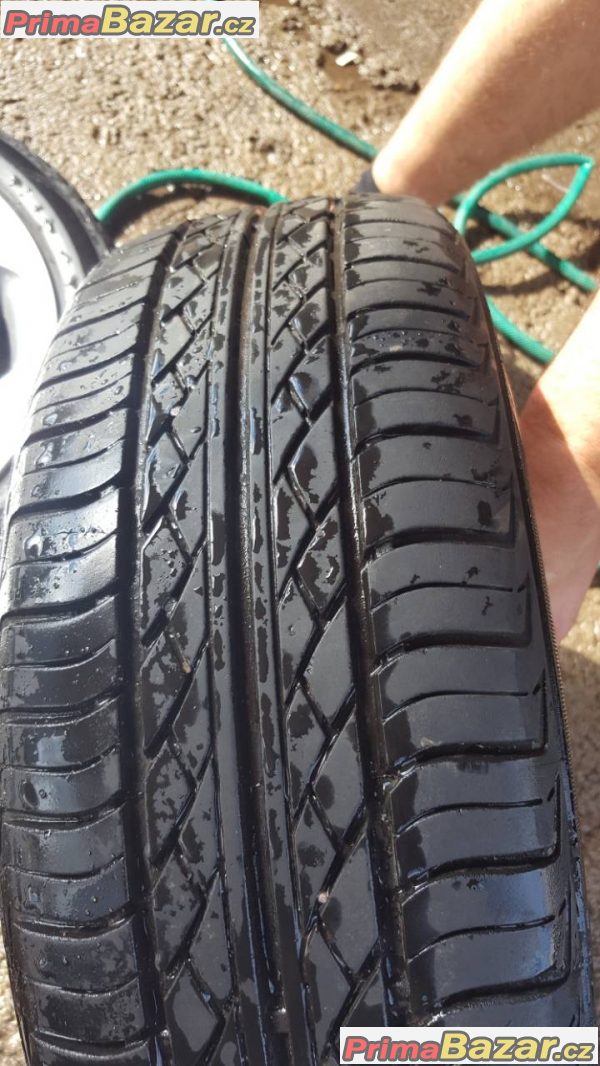 sada alu kola Kia s pneu Hankook optimo 4x100 5.5jx15 et46 175/50 r15