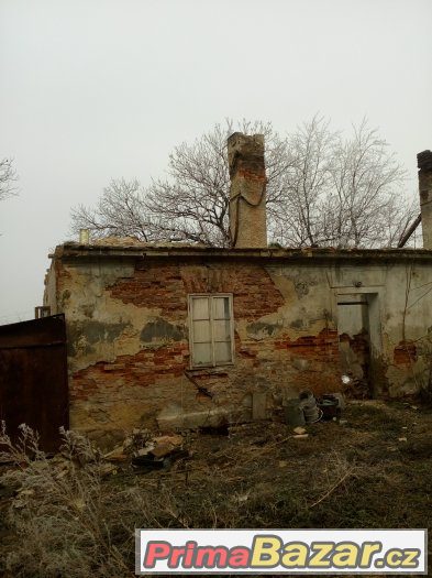 Materiál z demolice domu Materiál z demolice domu