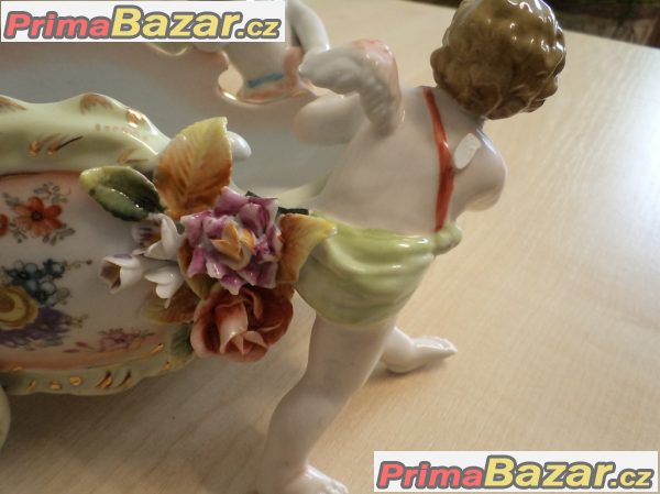 Prodám porcelánové sousoší s kočárem – značené