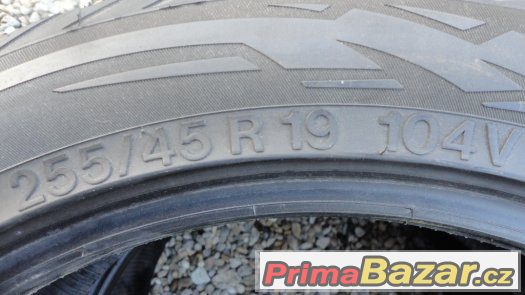 2x zimní pneumatiky Vredestein 255/45/R19 104V