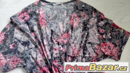 Oversize tricko s kvety,super stav Oversize tricko s kvety,super stav