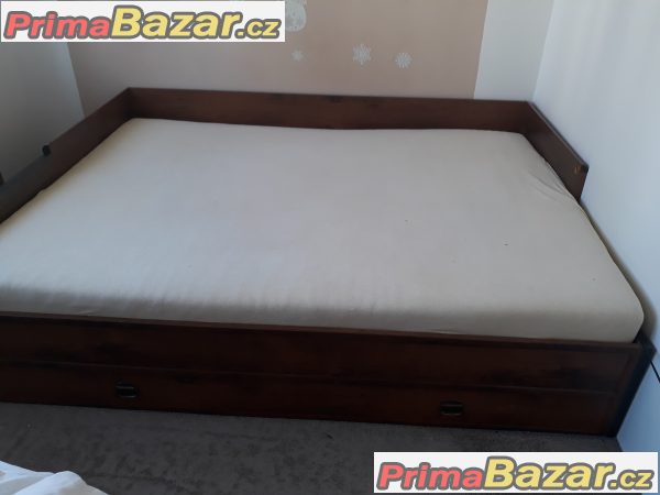Dřevěná postel s matrací 200 x140cm + úložný prostor