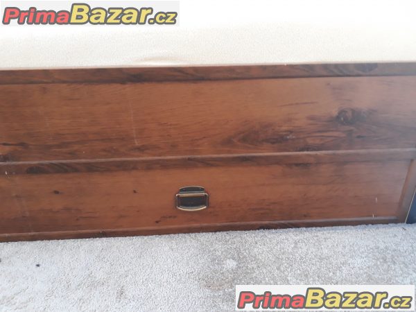 Dřevěná postel s matrací 200 x140cm + úložný prostor Dřevěná postel s matrací 200 x140cm + úložný prostor