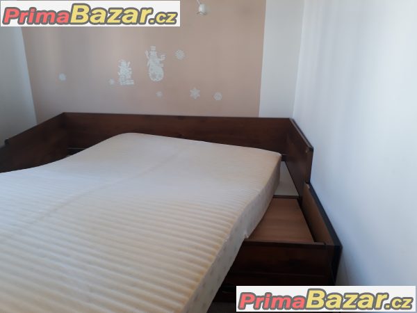 Dřevěná postel s matrací 200 x140cm + úložný prostor Dřevěná postel s matrací 200 x140cm + úložný prostor