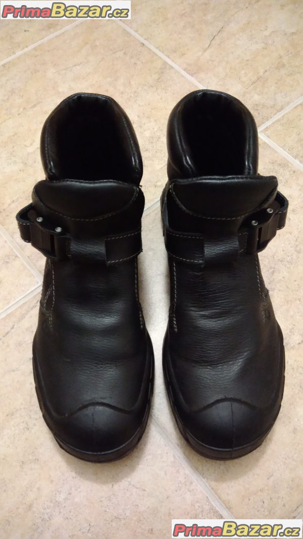 Kvalitní pracovní kožená obuv