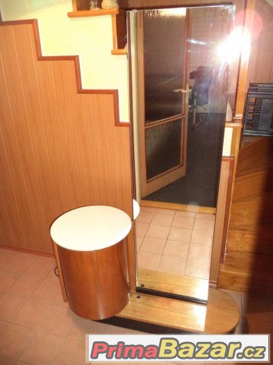 Halabala Luxusní toaletka s otočným barem. Funcionalismu
