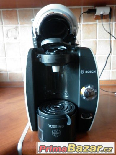 kavovar-bosch-tassimo-stribrno-chromove-barvy