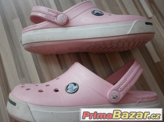 dívcí ružové pantofle Crocs