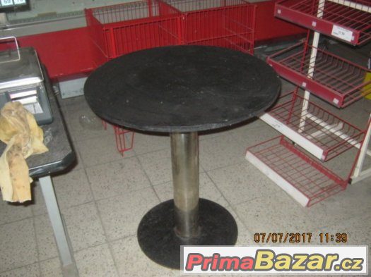 Stůl kulatý dřevěný s nerezovou nohou, černý robustní.