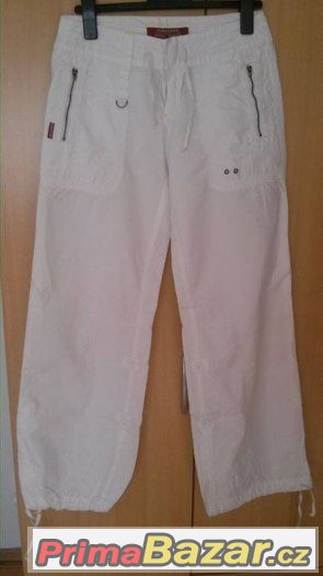 Bílé plátěné kalhoty