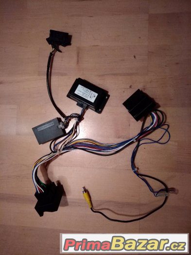 adapter-pro-oem-aktivni-parkovaci-kameru-vw