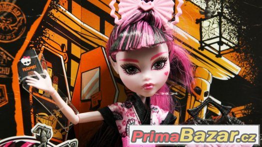 PANENKA MONSTER HIGH Výměnný program DRACULAURA