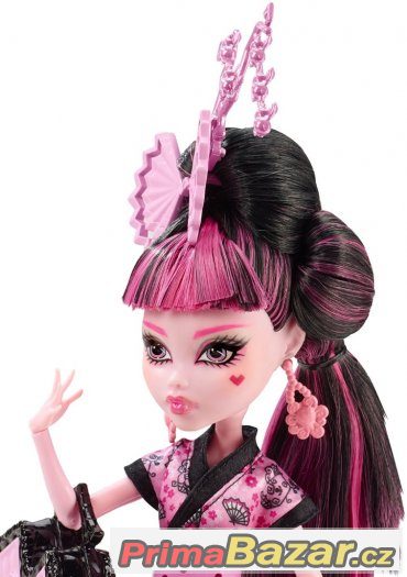 PANENKA MONSTER HIGH Výměnný program DRACULAURA