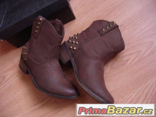 9. Kozačky vel. 36  zn. JUSTFAB