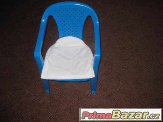 Prodám dětský stolek s židlemi