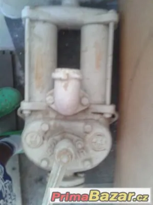 STARA VODNI PUMPA NA CHATU