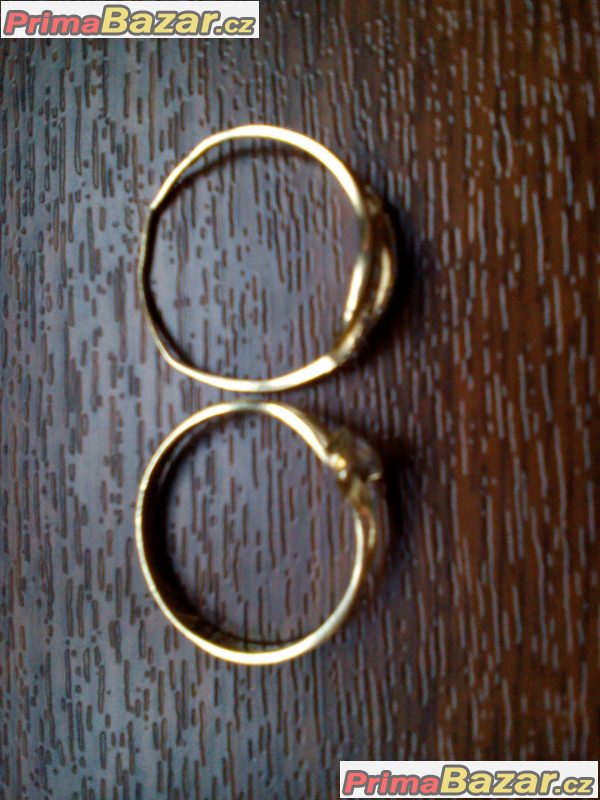 2x zlatý prstýnek
