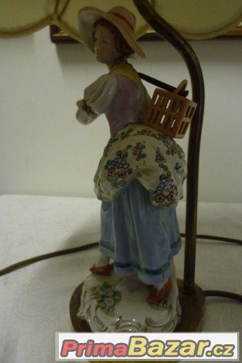Dívka lovící pěnkavy Sitzendorf soška = lampička, lampa