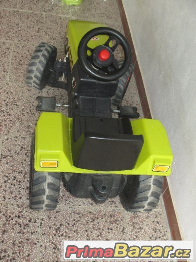 Šlapací plastový traktor- vánoční dárek Šlapací plastový traktor- vánoční dárek