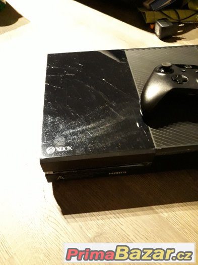 Xbox one, 1 ovladač, 85 her na disku, + polep