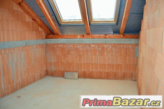 Hrušky, rodinný dům, hrubá stavba CP 120m2, dvorek, garáž