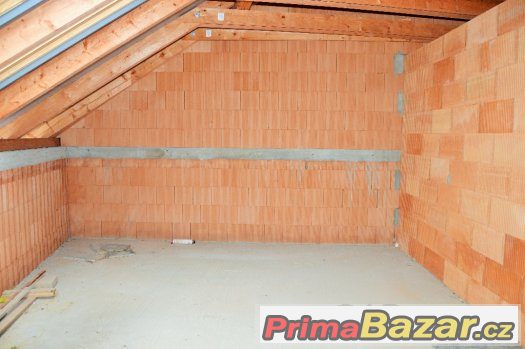 Hrušky, rodinný dům, hrubá stavba CP 120m2, dvorek, garáž