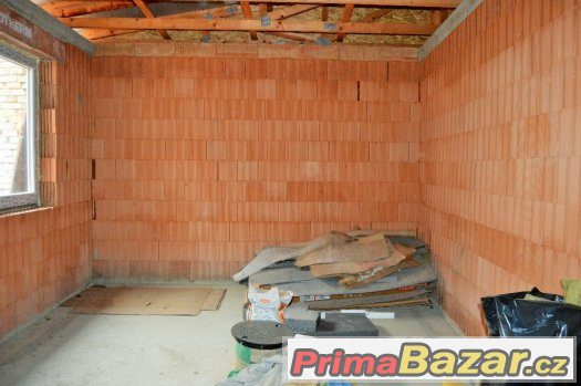 Hrušky, rodinný dům, hrubá stavba CP 120m2, dvorek, garáž