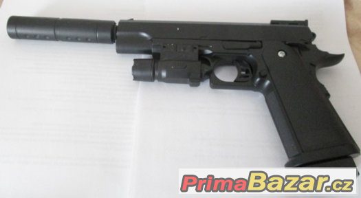 Airsoft zbraň replika italské pistole BERETTA.   Manuální +d