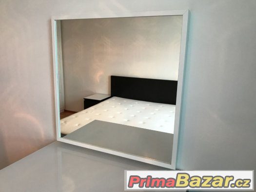 Bílé zrcadlo 70x70 cm.
