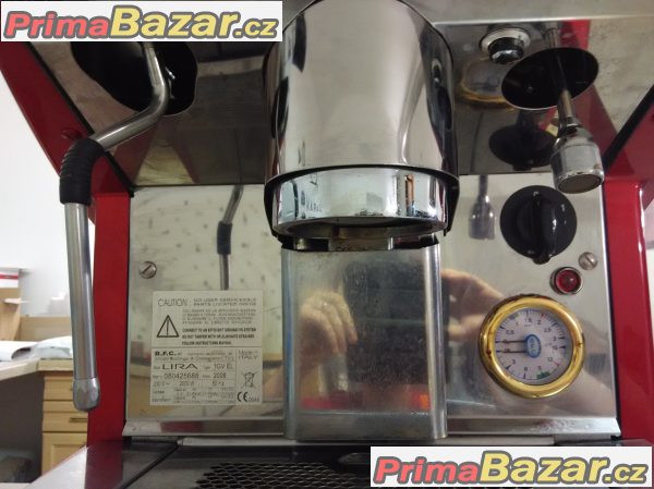 Profesionální espresso kávovar značky B.F.C. model Lira 1 Gr + mlýnek Quamar M80 E