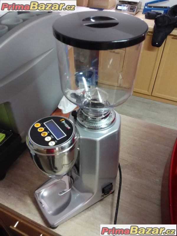 Profesionální espresso kávovar značky B.F.C. model Lira 1 Gr + mlýnek Quamar M80 E