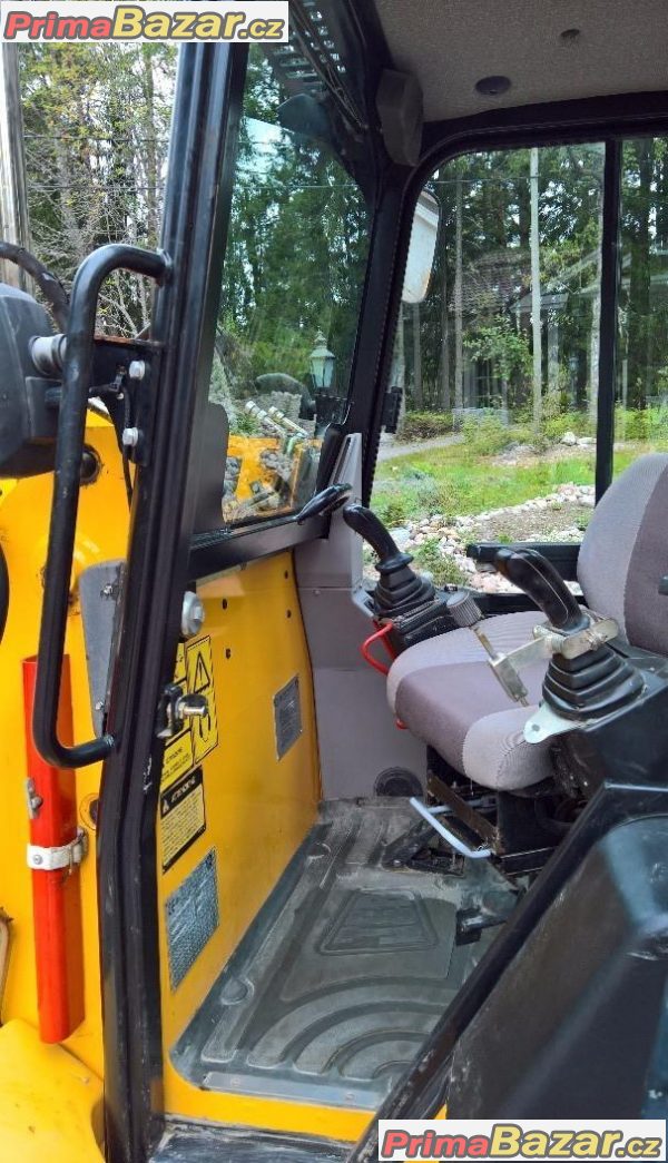 JCB 1CX traktorbagr smykem řízený nakladač