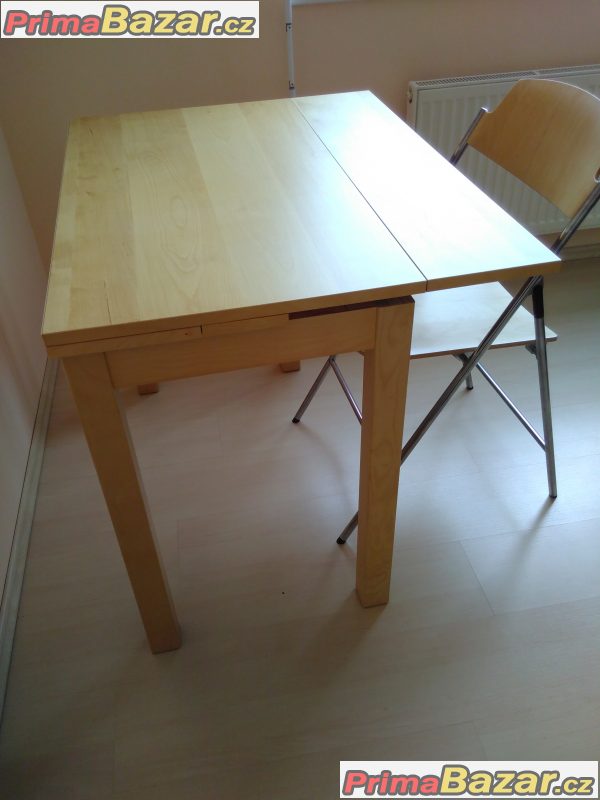 BJURSTA Rozkládací stůl a EDGAR Skládací židle z IKEA