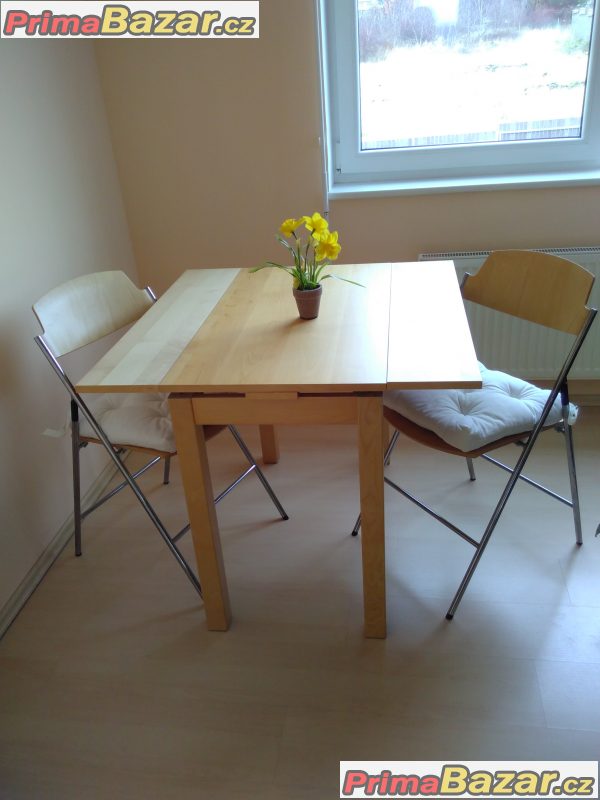 BJURSTA Rozkládací stůl a EDGAR Skládací židle z IKEA