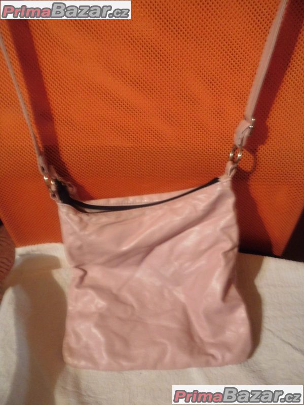 růžová kabelka