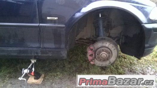 BMW E46 - levý a pravý přední podběh blátníku BMW E46 - levý a pravý přední podběh blátníku