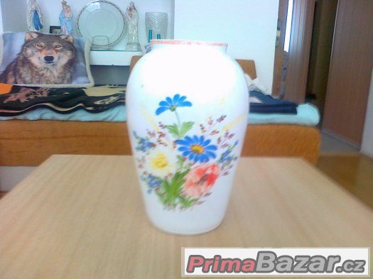 Bílá skleněná váza