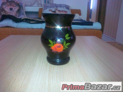 cerna-sklenena-vaza