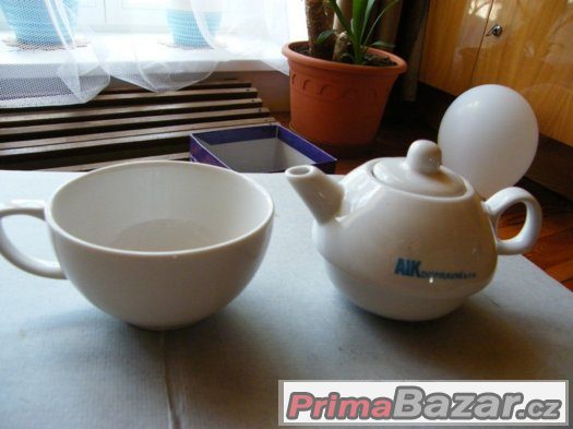 Porcelánová čajovka (konvička+hrneček)