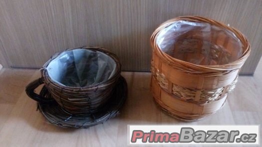 Zelený květináč, fialový keramický květ.-NOVÝ, dřevěné květ. Zelený květináč, fialový keramický květ.-NOVÝ, dřevěné květ.