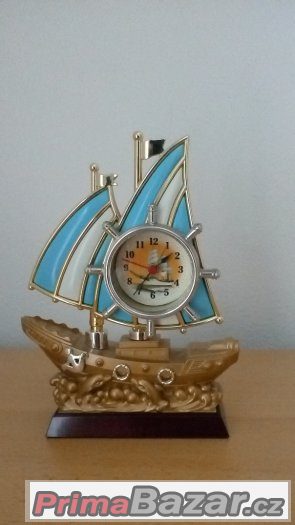 hodiny-ve-tvaru-lode-vyska-cca-20-cm-budik