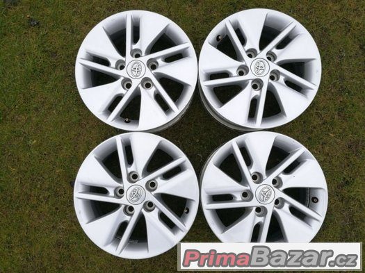 Prodám alu kola Original Toyota R15 5x114,3 Prodám alu kola Original Toyota R15 5x114,3
