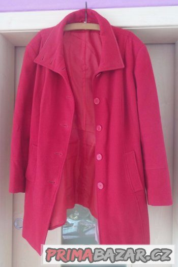 Červený nošený dámský kabát, vel. 46.