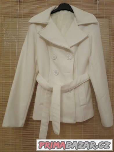 Elegantní krátký bílý kabát vel. M