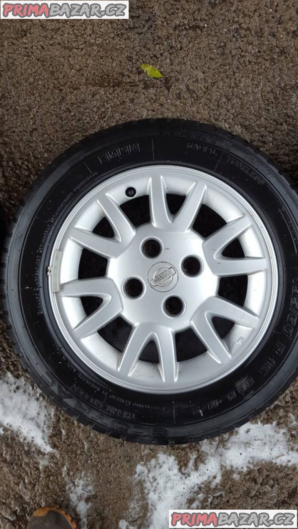 alu sada Nissan s pneu 80% vzorek 4x114.3 6jx15 et45 195/60