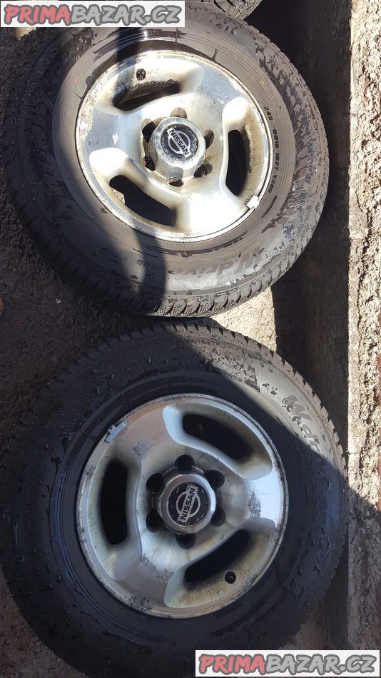 sada Nissan s pneu yokohama 6x139.7 7jx16 et30 dot2415
