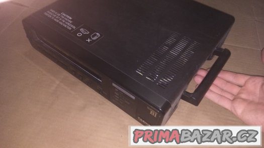 TOSHIBA vhs - video přehrávač