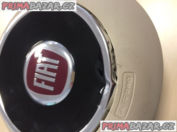 Funkční originál airbag na FIAT 500 s poškozenou krytkou