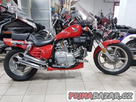 Honda Magna vf 700 vf 750  krásna lame ako novy