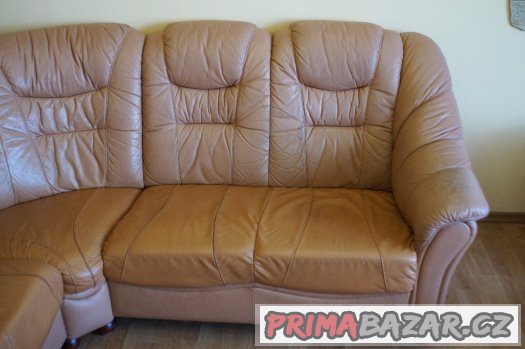 Starší kožená rohová sedačka Starší kožená rohová sedačka
